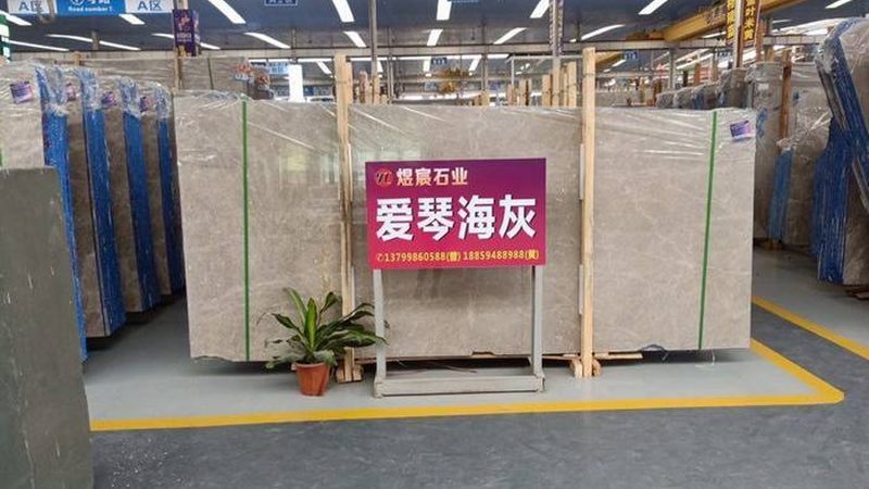 岩板台面渗色主要是由以下原因造成的：